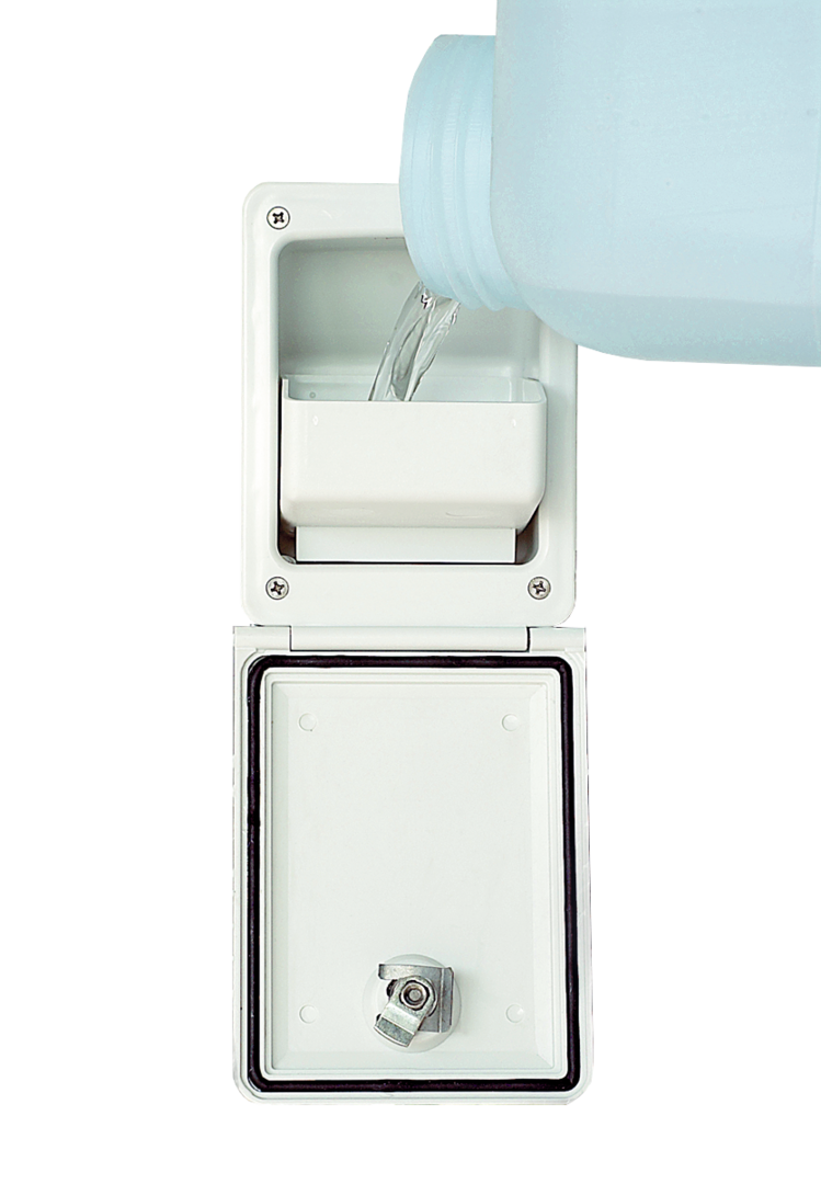 Wasserbefüllklappe mit Trichter